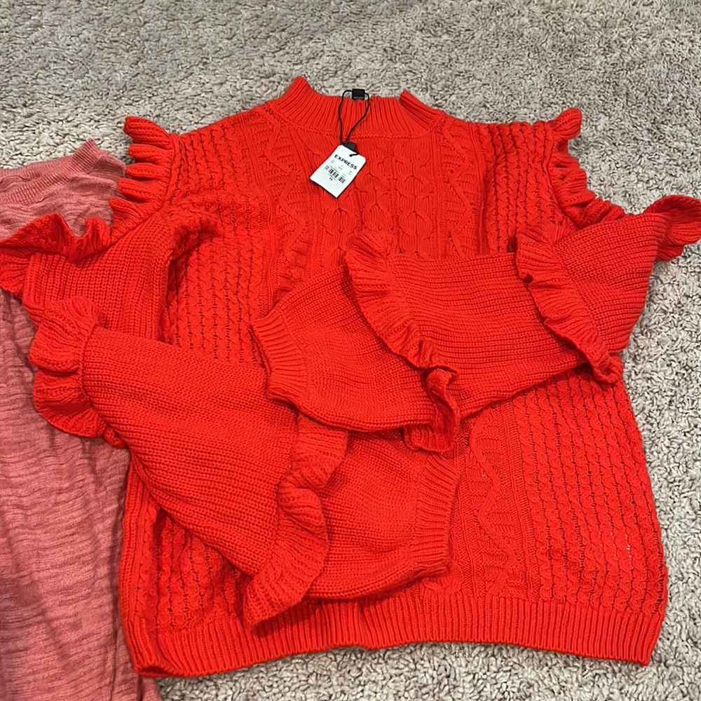 Express sweaters - Picture 2 of 4